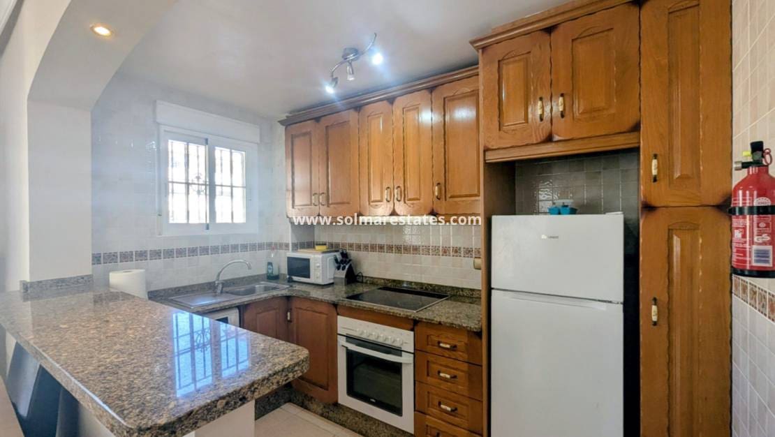 3 chambre Villa/Maison Mitoyenne à vendre à Cabo Roig avec piscine - 205 000 € (Ref: 9593308)