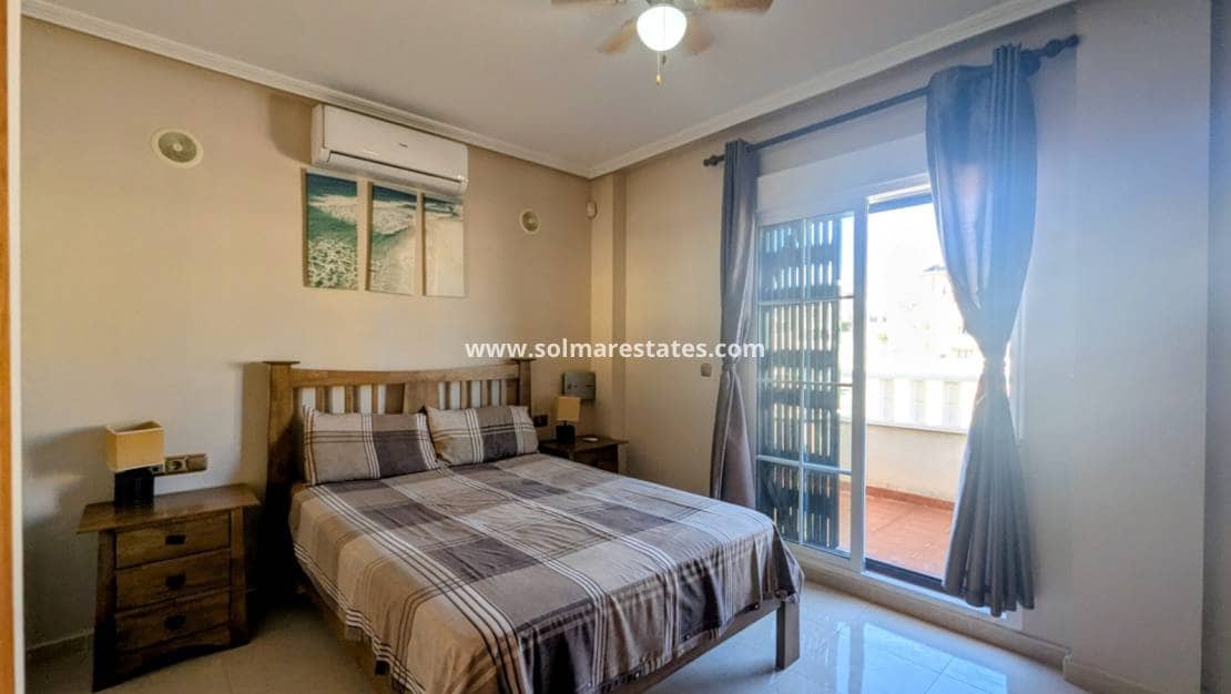 3 chambre Villa/Maison Mitoyenne à vendre à Cabo Roig avec piscine - 205 000 € (Ref: 9593308)