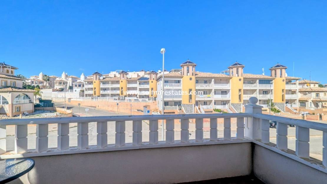 3 chambre Villa/Maison Mitoyenne à vendre à Cabo Roig avec piscine - 205 000 € (Ref: 9593308)