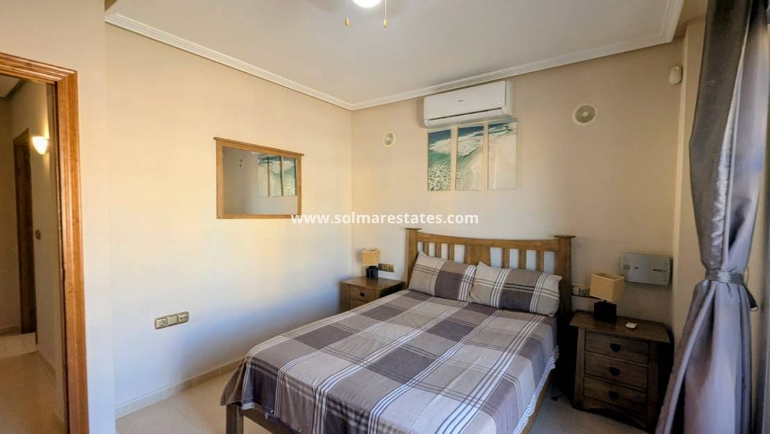 3 chambre Villa/Maison Mitoyenne à vendre à Cabo Roig avec piscine - 205 000 € (Ref: 9593308)