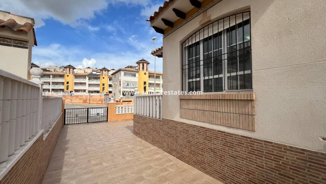 3 bedroom Terraced Villa for sale in Cabo Roig with pool - € 205,000 (Ref: 9593308)