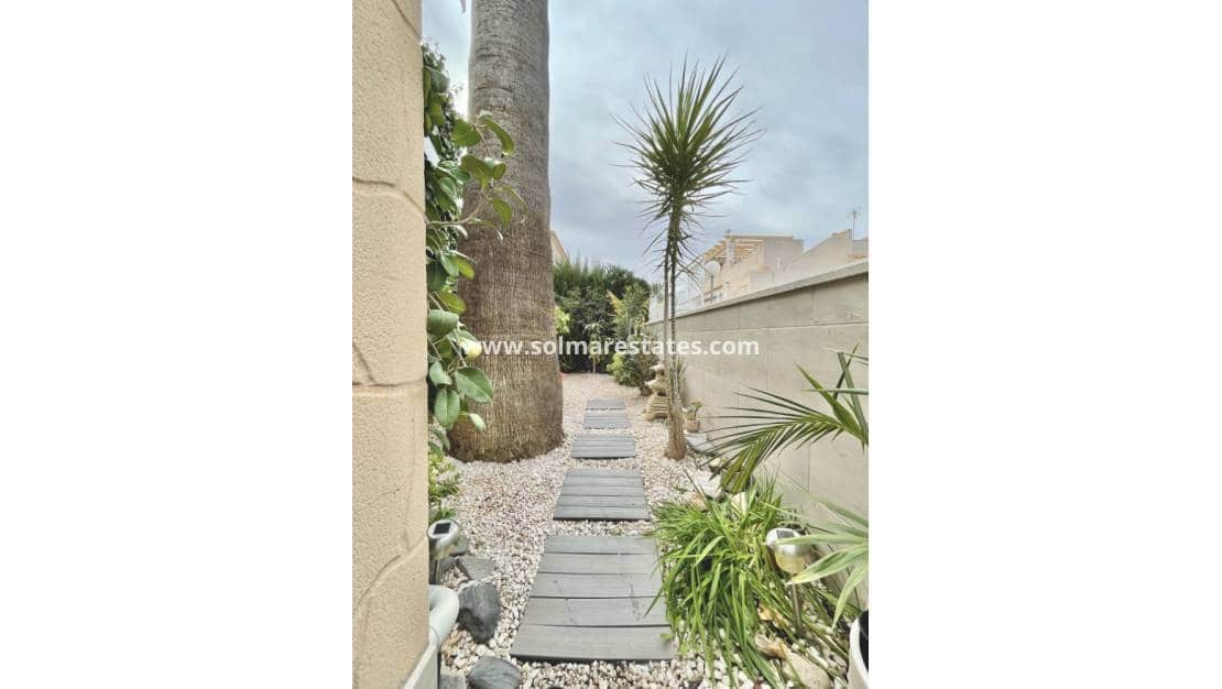 Bungalow de 3 habitaciones en Orihuela Costa en venta con piscina - 238.000 € (Ref: 9596884)