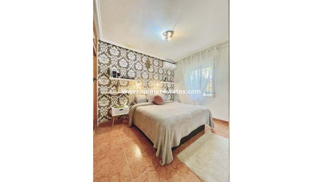 Bungalow de 3 habitaciones en Orihuela Costa en venta con piscina - 238.000 € (Ref: 9596884)