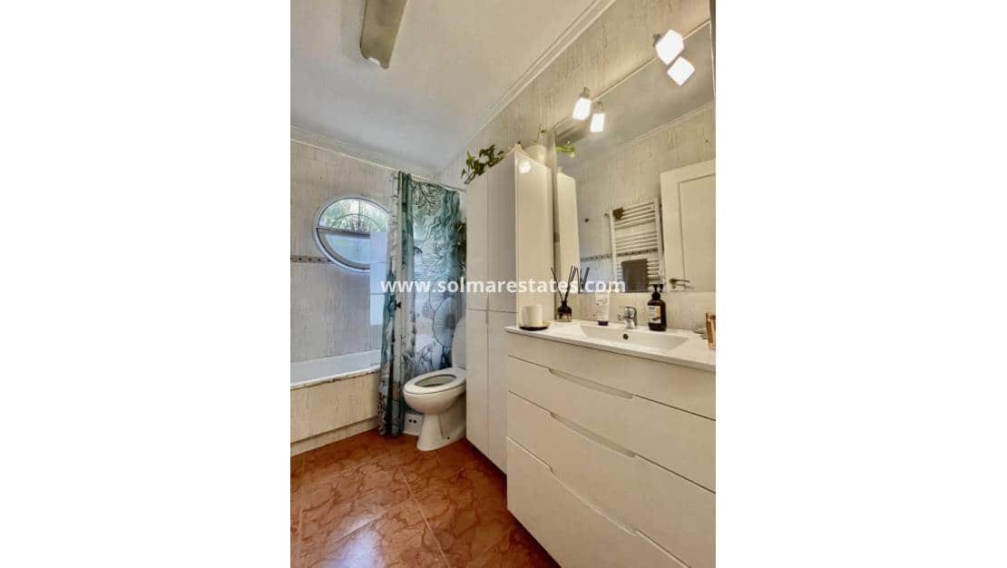 Bungalow de 3 habitaciones en Orihuela Costa en venta con piscina - 238.000 € (Ref: 9596884)