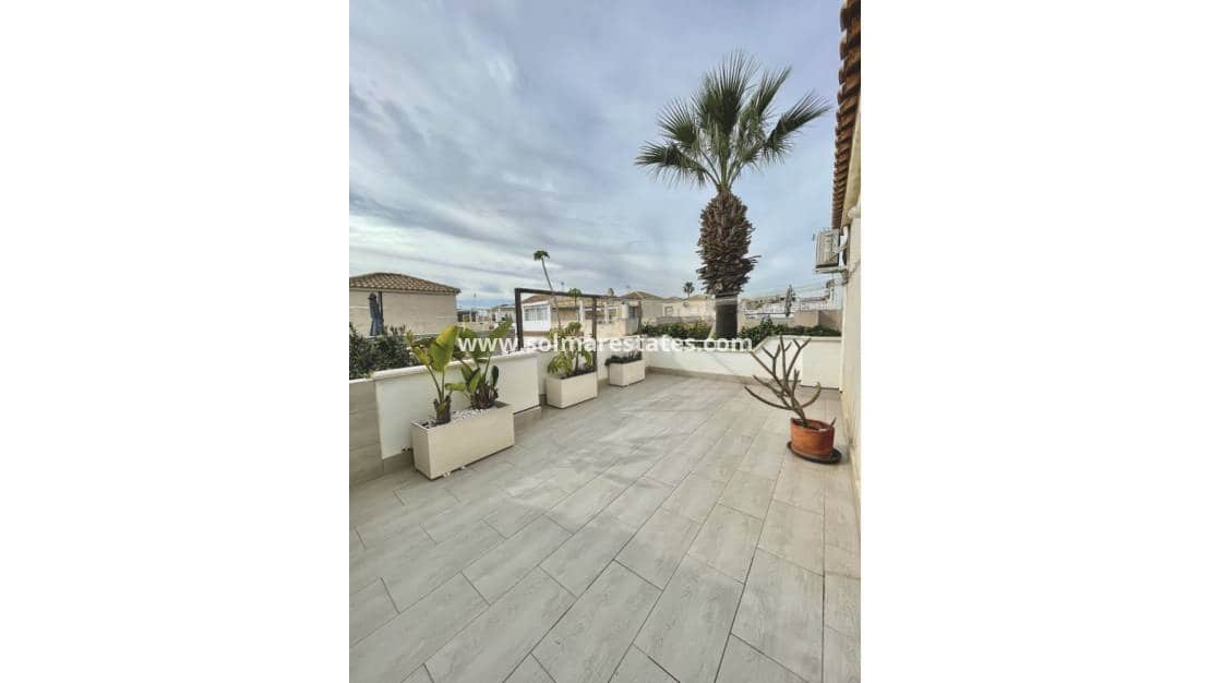 Bungalow de 3 habitaciones en Orihuela Costa en venta con piscina - 238.000 € (Ref: 9596884)