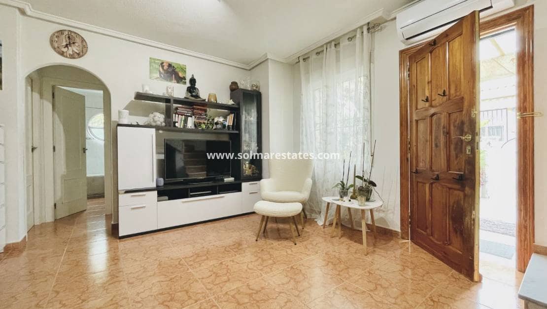 Bungalow de 3 habitaciones en Orihuela Costa en venta con piscina - 238.000 € (Ref: 9596884)