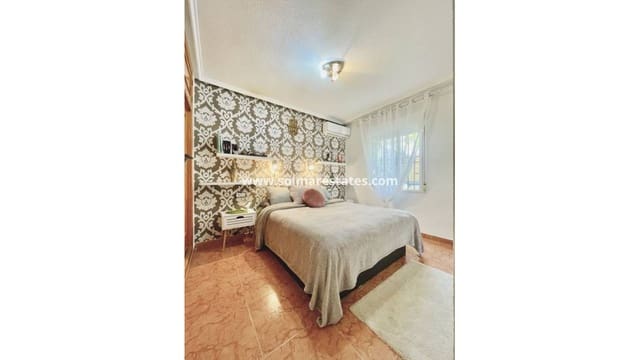 Bungalow de 3 habitaciones en Punta Prima, Orihuela en venta con piscina - 238.000 € (Ref: 9596884)