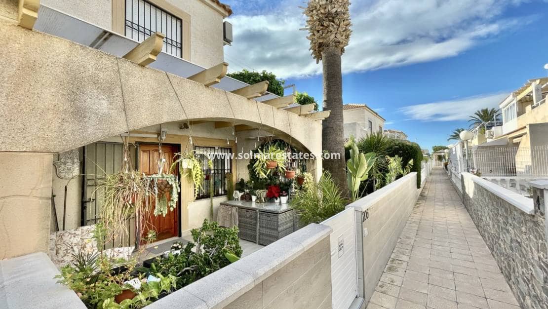 Bungalow de 3 habitaciones en Orihuela Costa en venta con piscina - 238.000 € (Ref: 9596884)