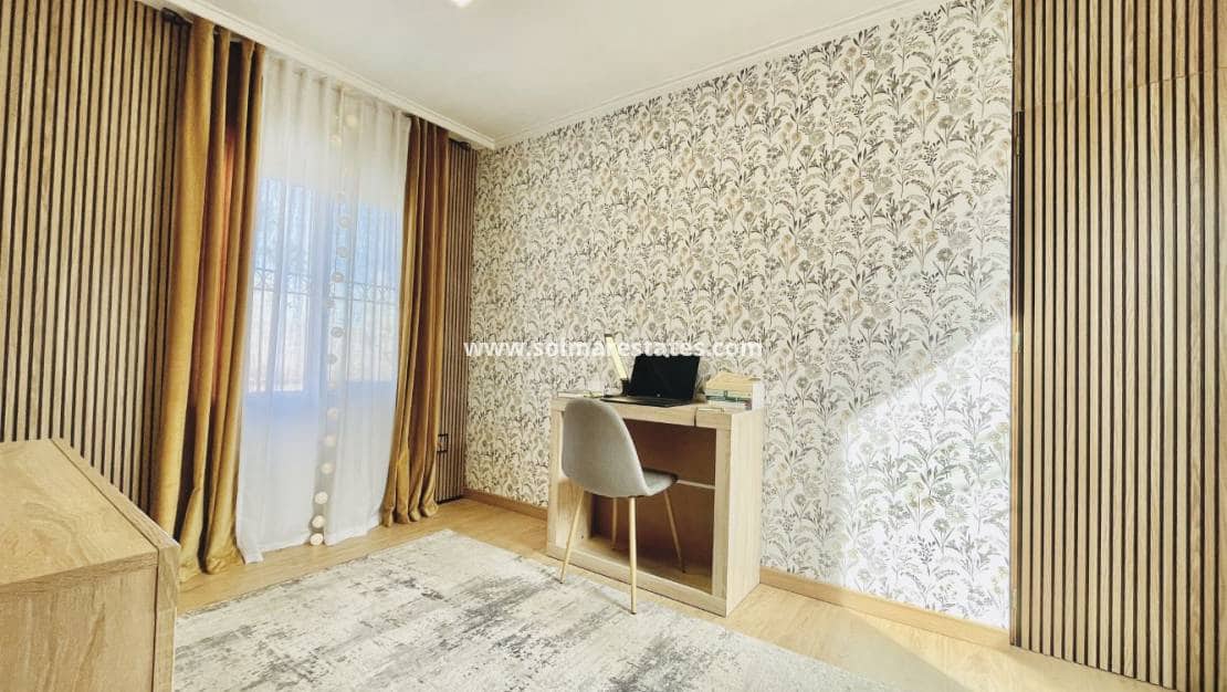 Bungalow de 3 habitaciones en Orihuela Costa en venta con piscina - 238.000 € (Ref: 9596884)