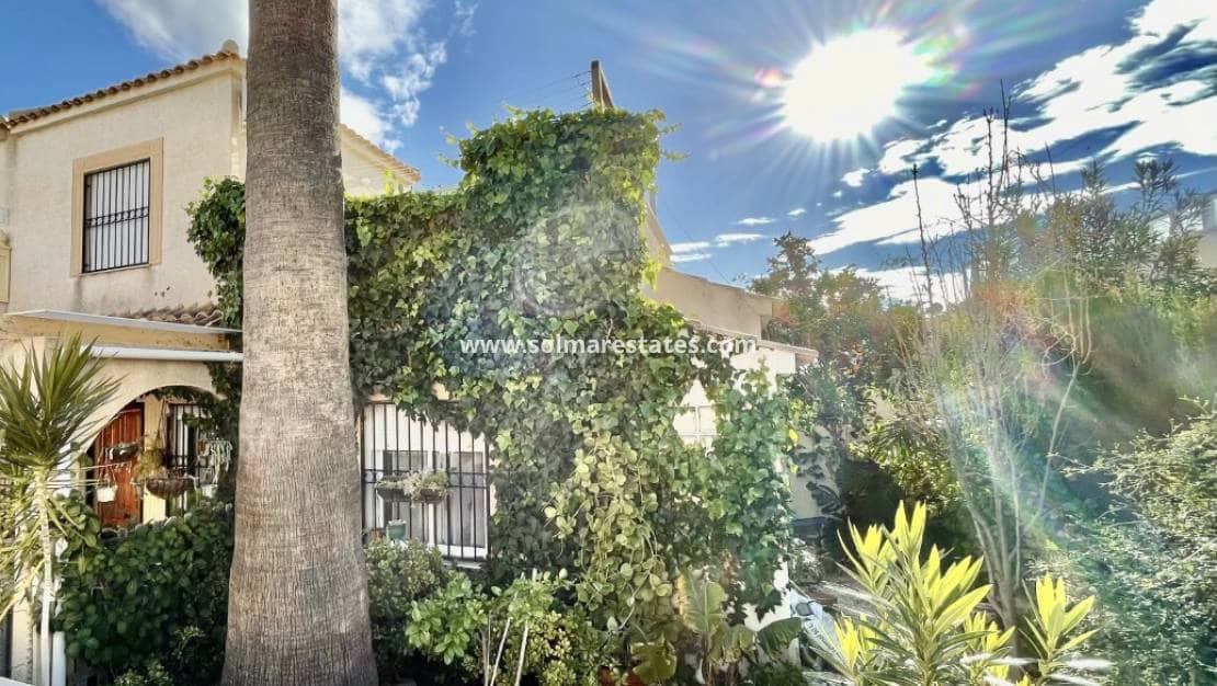 Bungalow de 3 habitaciones en Orihuela Costa en venta con piscina - 238.000 € (Ref: 9596884)