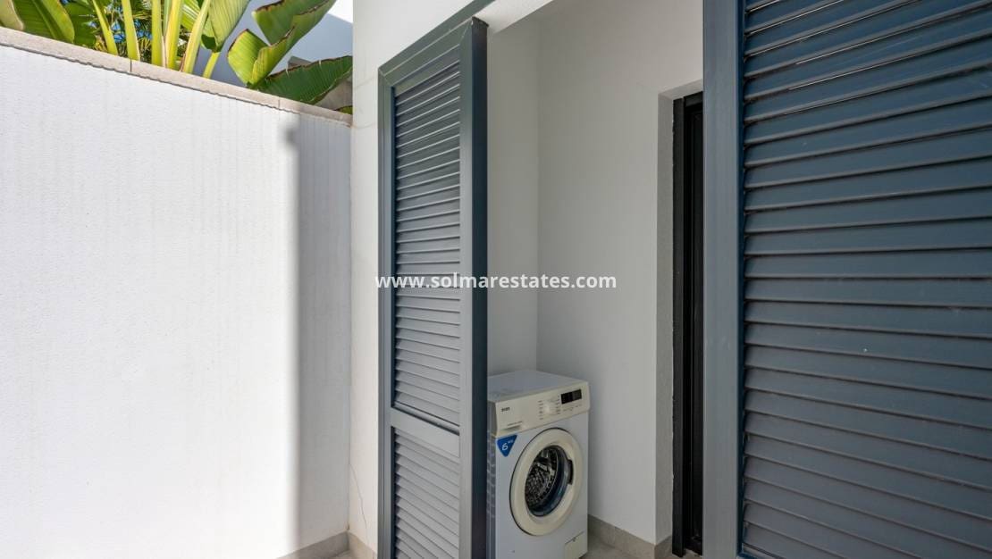 3 bedroom Villa for sale in Villamartin with pool - € 499,000 (Ref: 9602994)