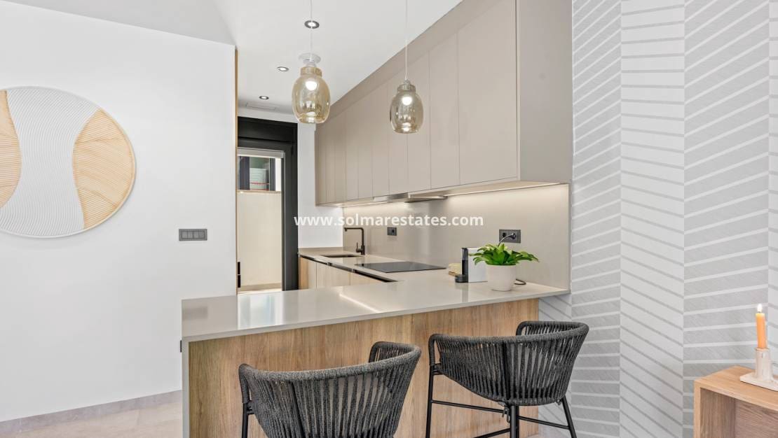 3 bedroom Villa for sale in Villamartin with pool - € 499,000 (Ref: 9602994)