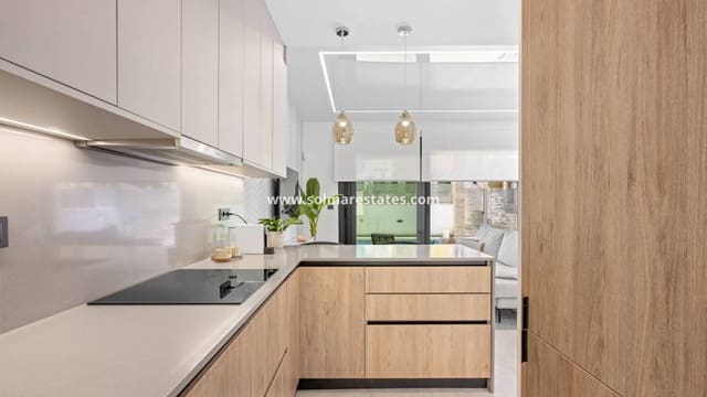 3 bedroom Villa for sale in Villamartin, Orihuela with pool - € 499,000 (Ref: 9602994)