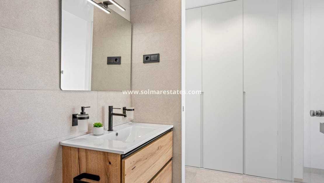 3 bedroom Villa for sale in Villamartin with pool - € 499,000 (Ref: 9602994)