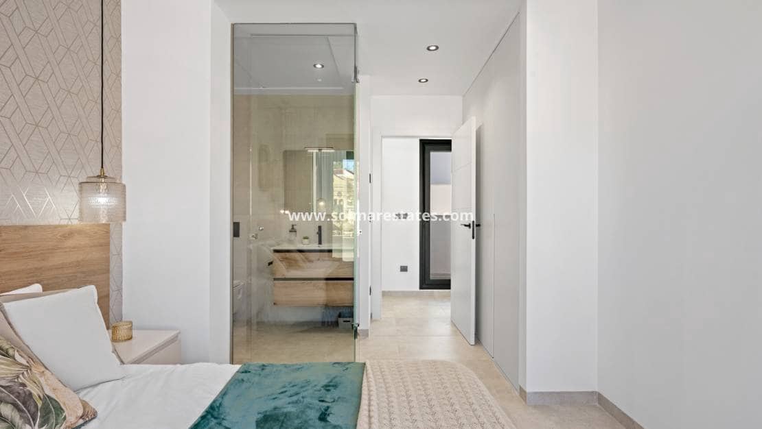 3 bedroom Villa for sale in Villamartin with pool - € 499,000 (Ref: 9602994)