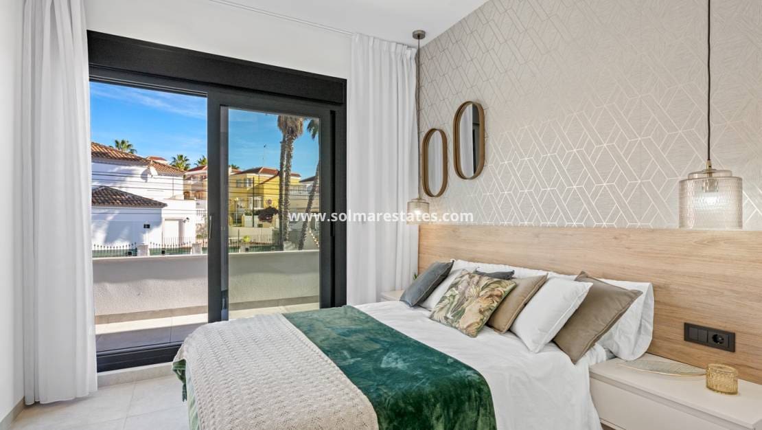 3 bedroom Villa for sale in Villamartin with pool - € 499,000 (Ref: 9602994)