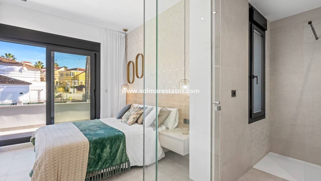 3 bedroom Villa for sale in Villamartin with pool - € 499,000 (Ref: 9602994)