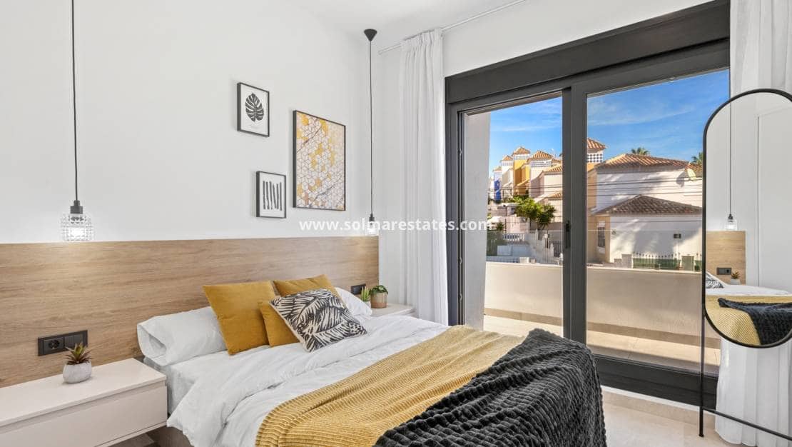 3 bedroom Villa for sale in Villamartin with pool - € 499,000 (Ref: 9602994)