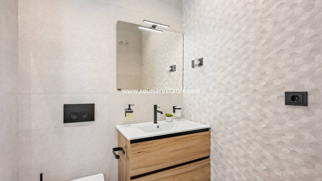 3 bedroom Villa for sale in Villamartin with pool - € 499,000 (Ref: 9602994)