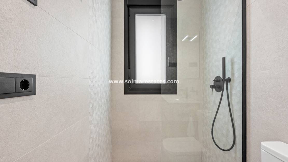 3 bedroom Villa for sale in Villamartin with pool - € 499,000 (Ref: 9602994)