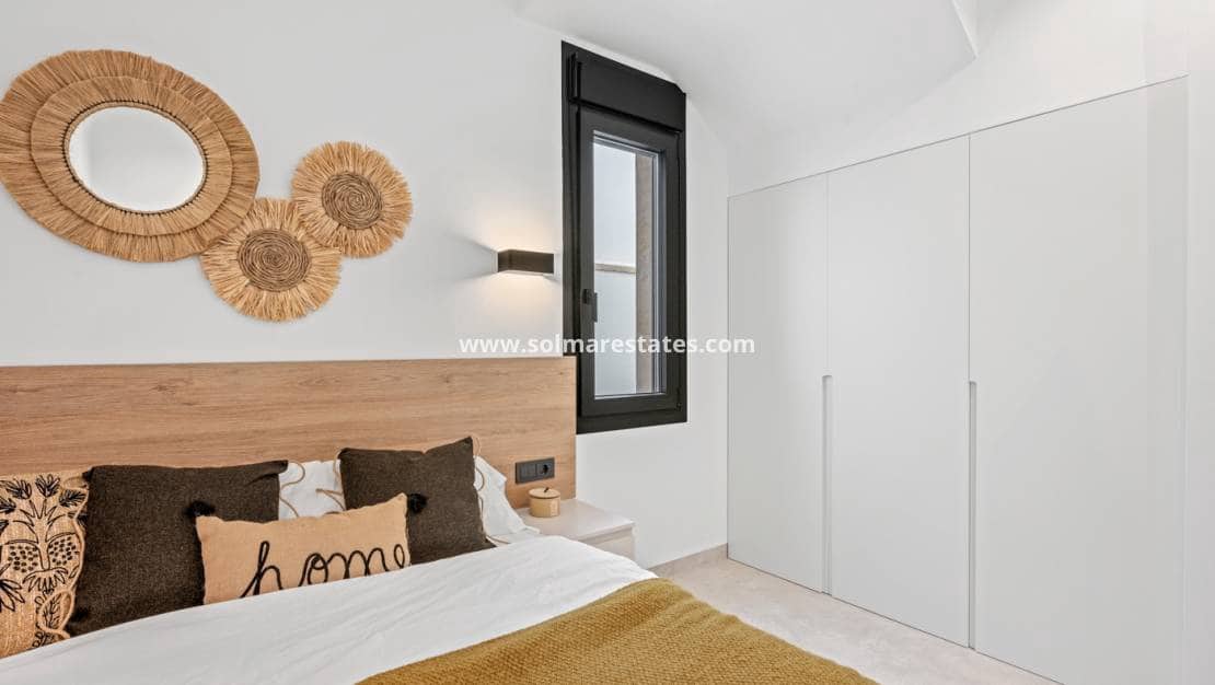 3 bedroom Villa for sale in Villamartin with pool - € 475,000 (Ref: 9602994)