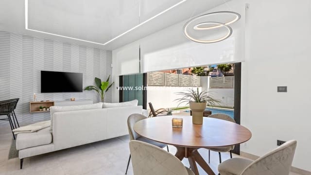 3 bedroom Villa for sale in Villamartin, Orihuela with pool - € 475,000 (Ref: 9602994)