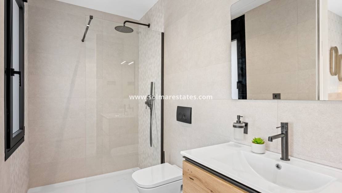 3 bedroom Villa for sale in Villamartin with pool - € 475,000 (Ref: 9602994)