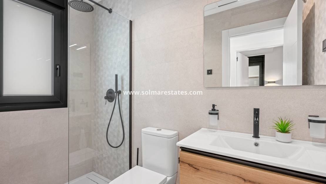 3 bedroom Villa for sale in Villamartin with pool - € 475,000 (Ref: 9602994)