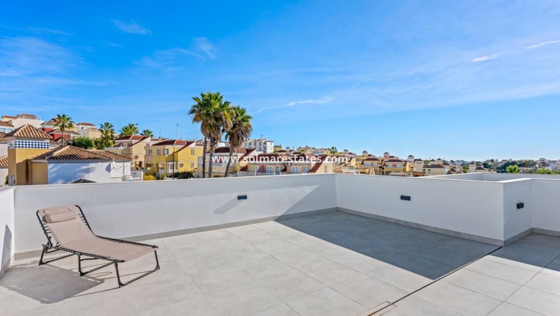 3 bedroom Villa for sale in Villamartin with pool - € 475,000 (Ref: 9602994)