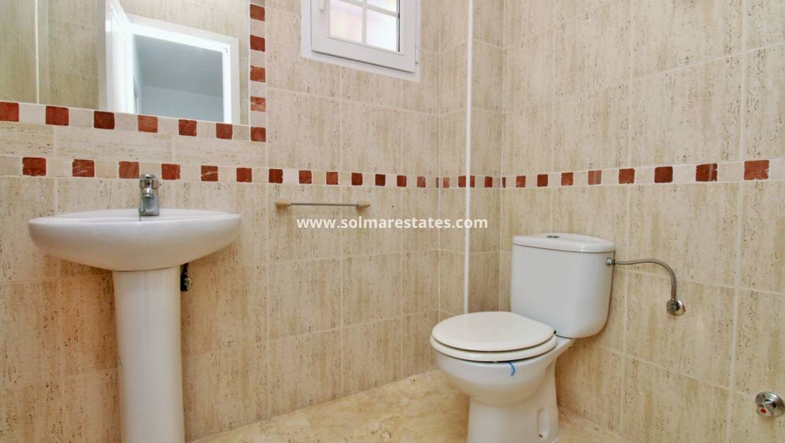 3 chambre Villa/Maison Semi-Mitoyenne à vendre à Playa Flamenca avec piscine - 249 000 € (Ref: 9603449)