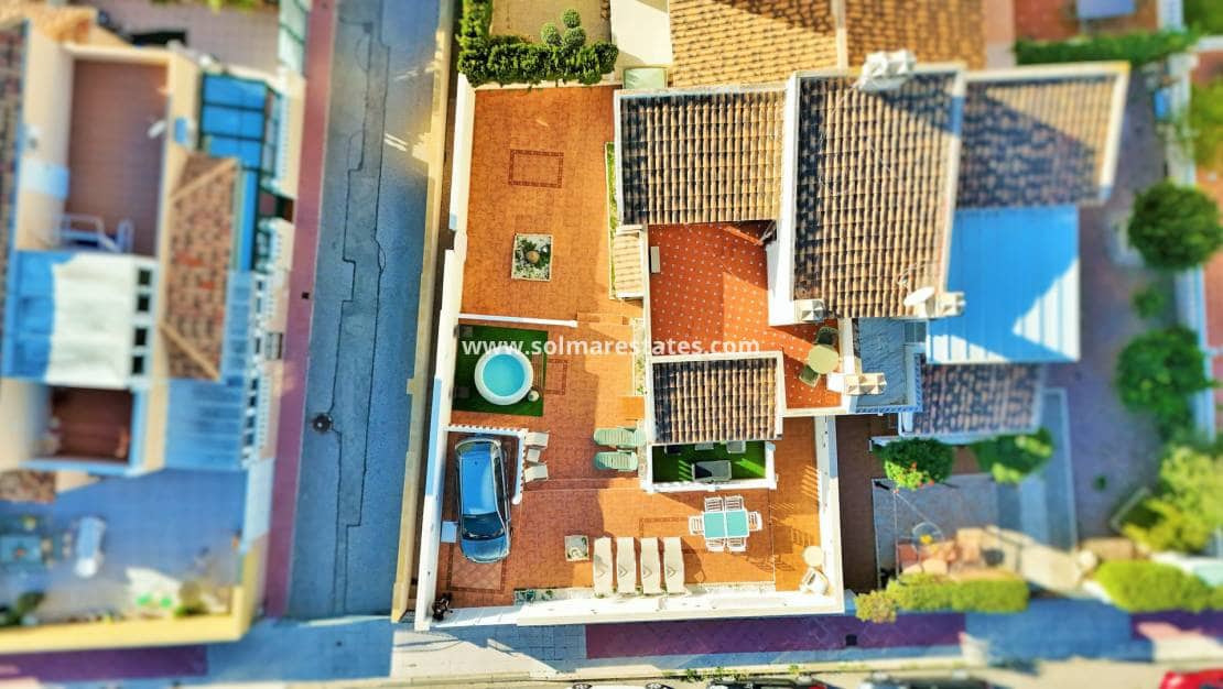 3 chambre Villa/Maison Semi-Mitoyenne à vendre à Playa Flamenca avec piscine - 249 000 € (Ref: 9603449)