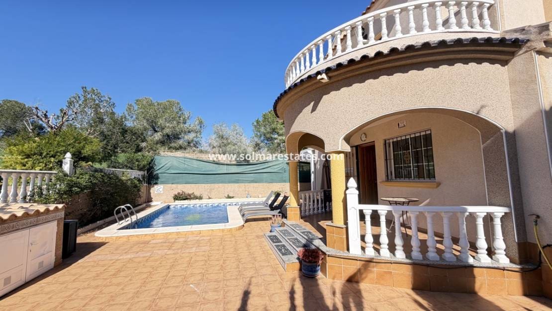 3 bedroom Villa for sale in Villamartin with pool - € 375,000 (Ref: 9605403)