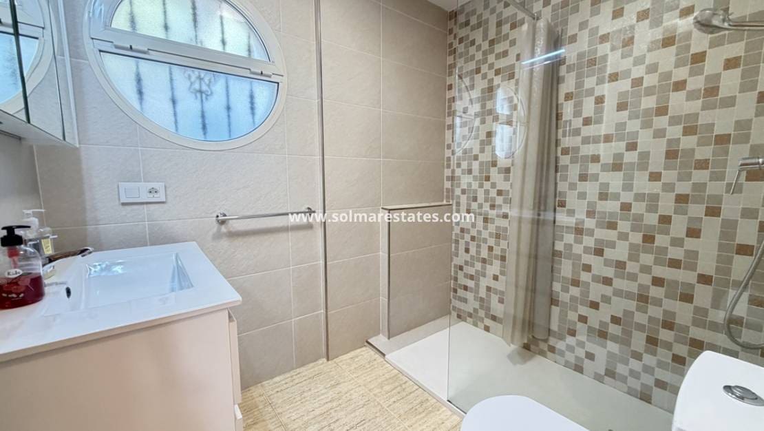 3 bedroom Villa for sale in Villamartin with pool - € 375,000 (Ref: 9605403)