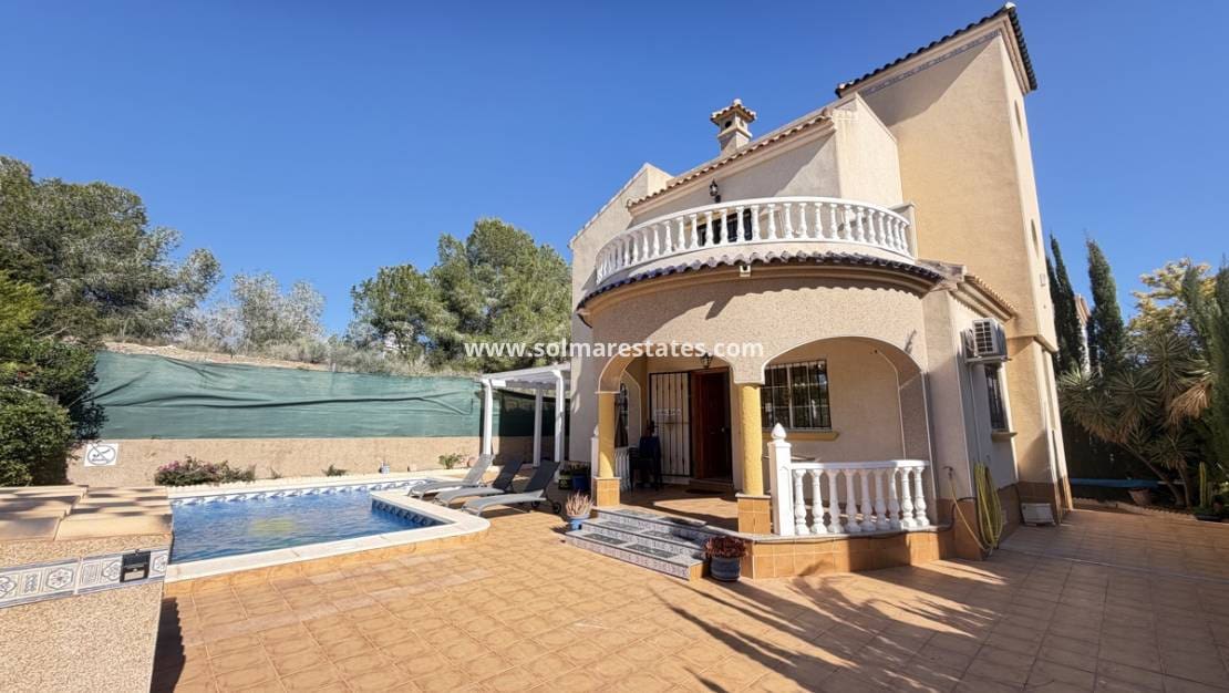 3 bedroom Villa for sale in Villamartin with pool - € 375,000 (Ref: 9605403)