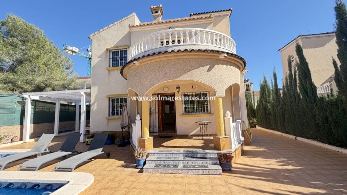 3 bedroom Villa for sale in Villamartin with pool - € 375,000 (Ref: 9605403)
