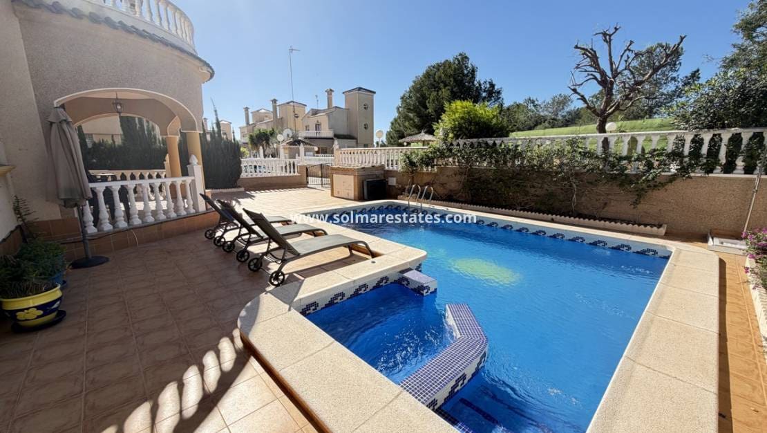 3 bedroom Villa for sale in Villamartin with pool - € 375,000 (Ref: 9605403)