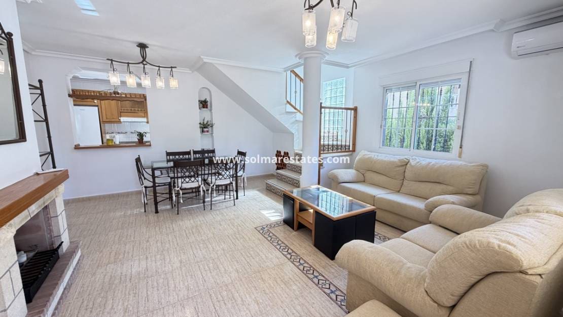 3 bedroom Villa for sale in Villamartin with pool - € 375,000 (Ref: 9605403)