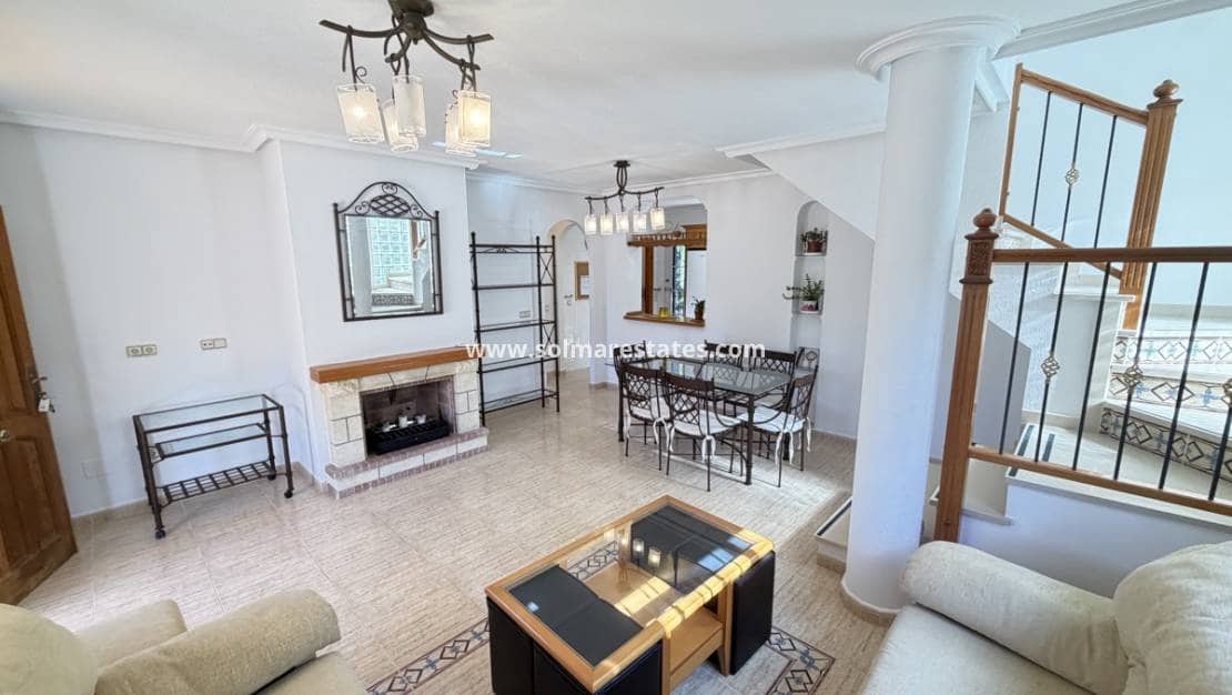 3 bedroom Villa for sale in Villamartin with pool - € 375,000 (Ref: 9605403)