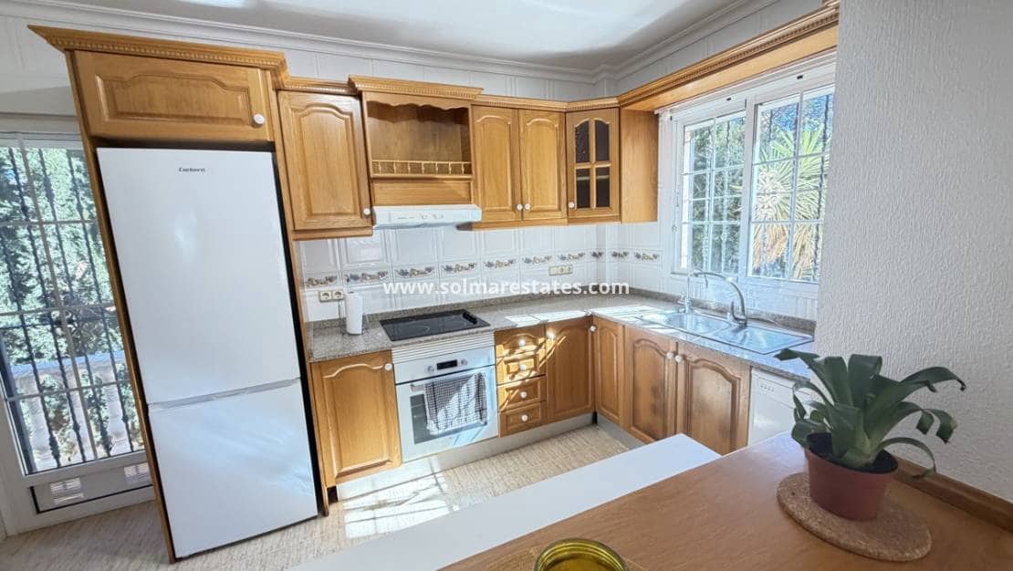 3 bedroom Villa for sale in Villamartin with pool - € 375,000 (Ref: 9605403)