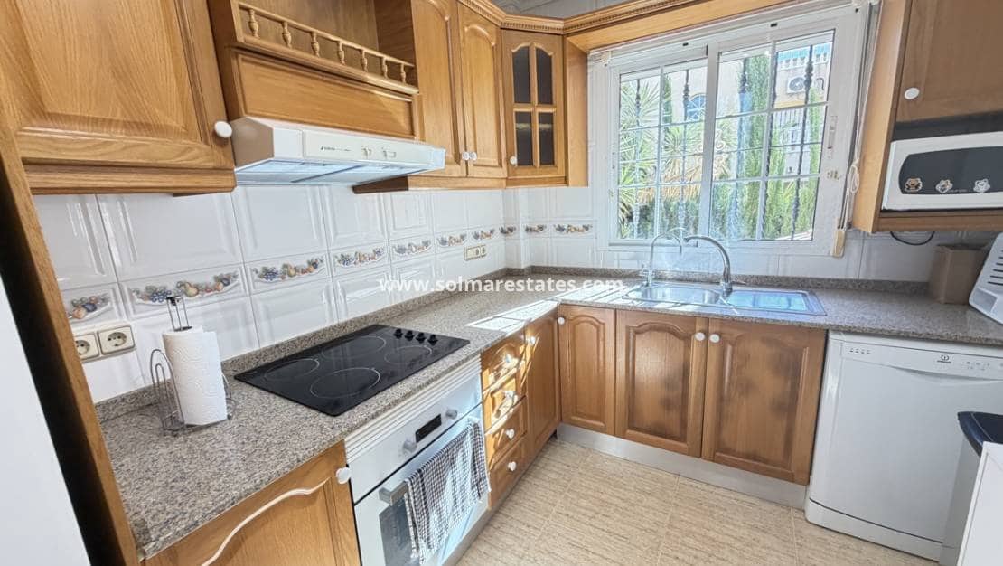 3 bedroom Villa for sale in Villamartin with pool - € 375,000 (Ref: 9605403)