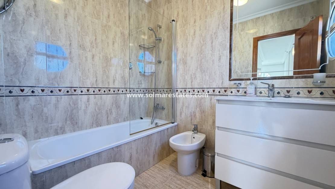 3 bedroom Villa for sale in Villamartin with pool - € 375,000 (Ref: 9605403)