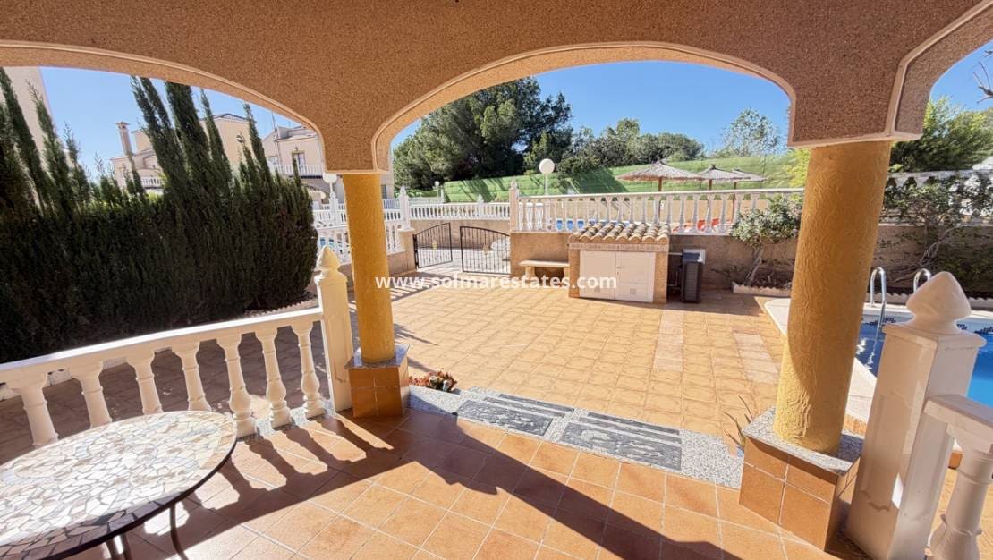 3 bedroom Villa for sale in Villamartin with pool - € 375,000 (Ref: 9605403)