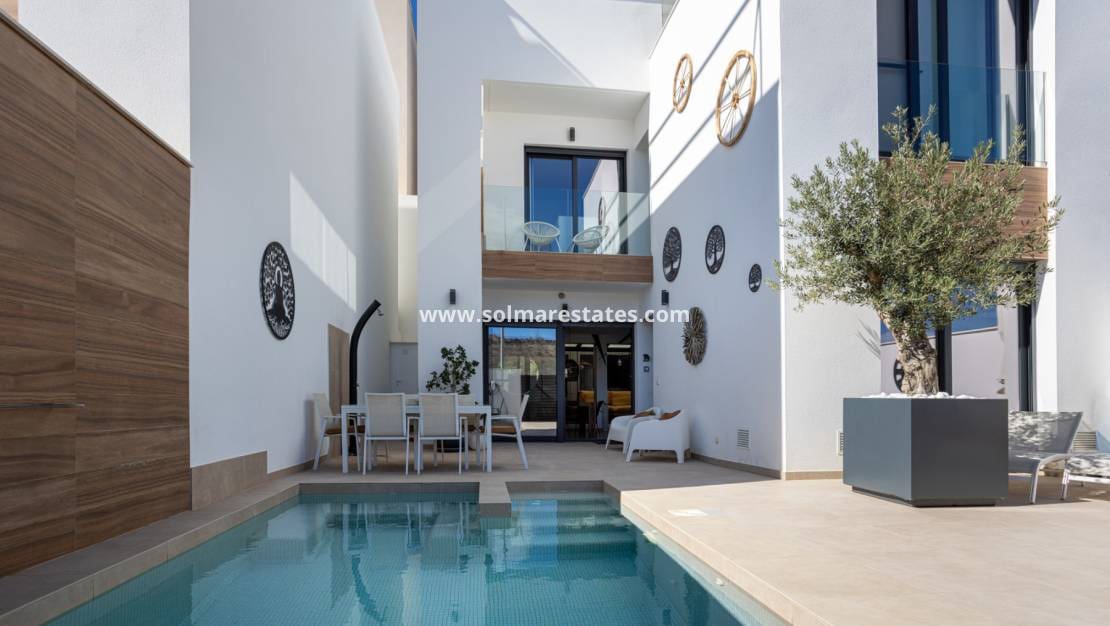 3 makuuhuone Paritalo myytävänä paikassa Benijofar mukana uima-altaan - 439 900 € (Ref: 9606345)