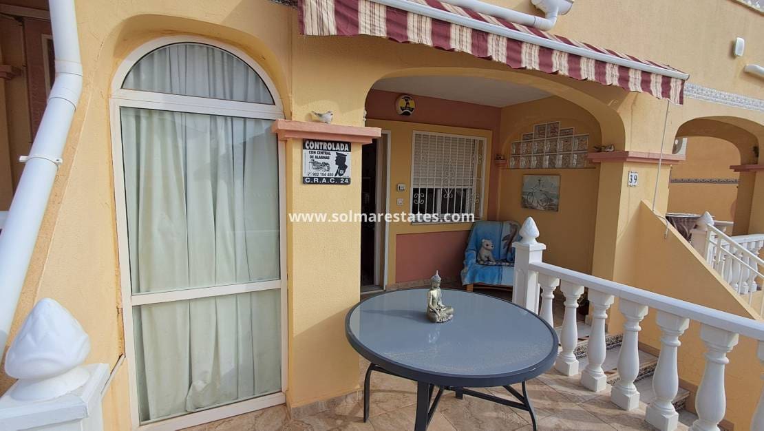 2 makuuhuone Omakotitalo myytävänä paikassa Villamartin mukana uima-altaan - 159 000 € (Ref: 9606346)