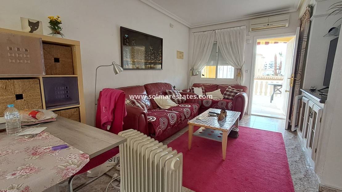 2 makuuhuone Omakotitalo myytävänä paikassa Villamartin mukana uima-altaan - 159 000 € (Ref: 9606346)