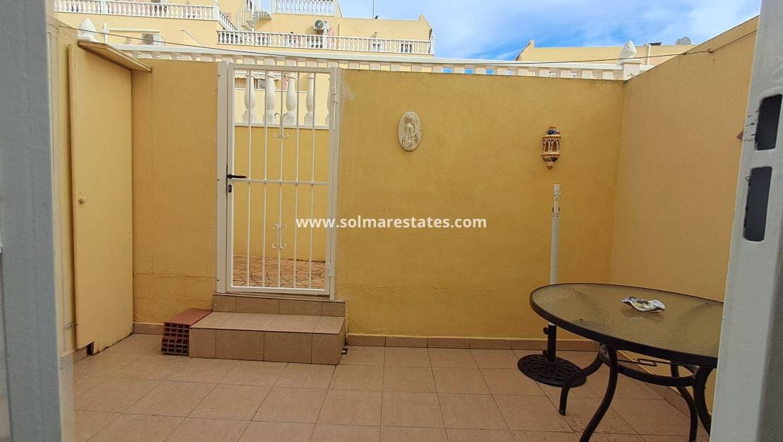 2 makuuhuone Omakotitalo myytävänä paikassa Villamartin mukana uima-altaan - 159 000 € (Ref: 9606346)