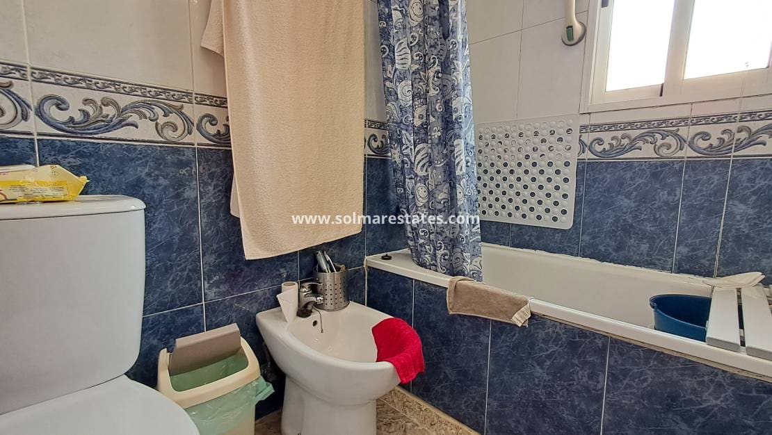 2 makuuhuone Omakotitalo myytävänä paikassa Villamartin mukana uima-altaan - 159 000 € (Ref: 9606346)