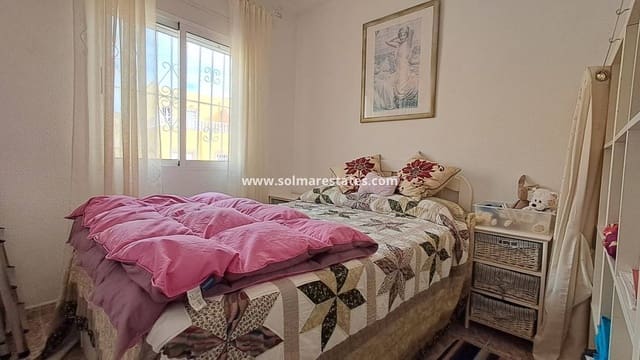 2 makuuhuone Omakotitalo myytävänä paikassa Villamartin, Orihuela mukana uima-altaan - 159 000 € (Ref: 9606346)