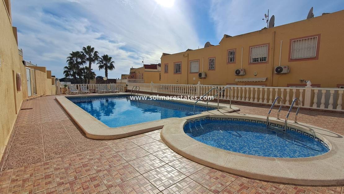 2 makuuhuone Omakotitalo myytävänä paikassa Villamartin mukana uima-altaan - 159 000 € (Ref: 9606346)