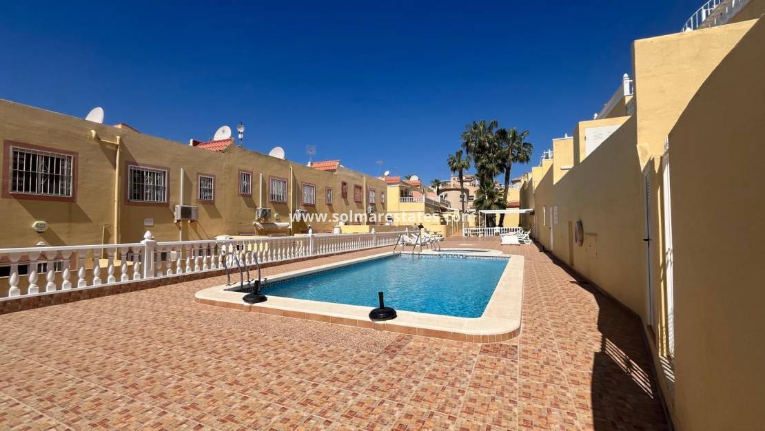 2 bedroom Townhouse for sale in Villamartin with pool - € 159,000 (Ref: 9606346)
